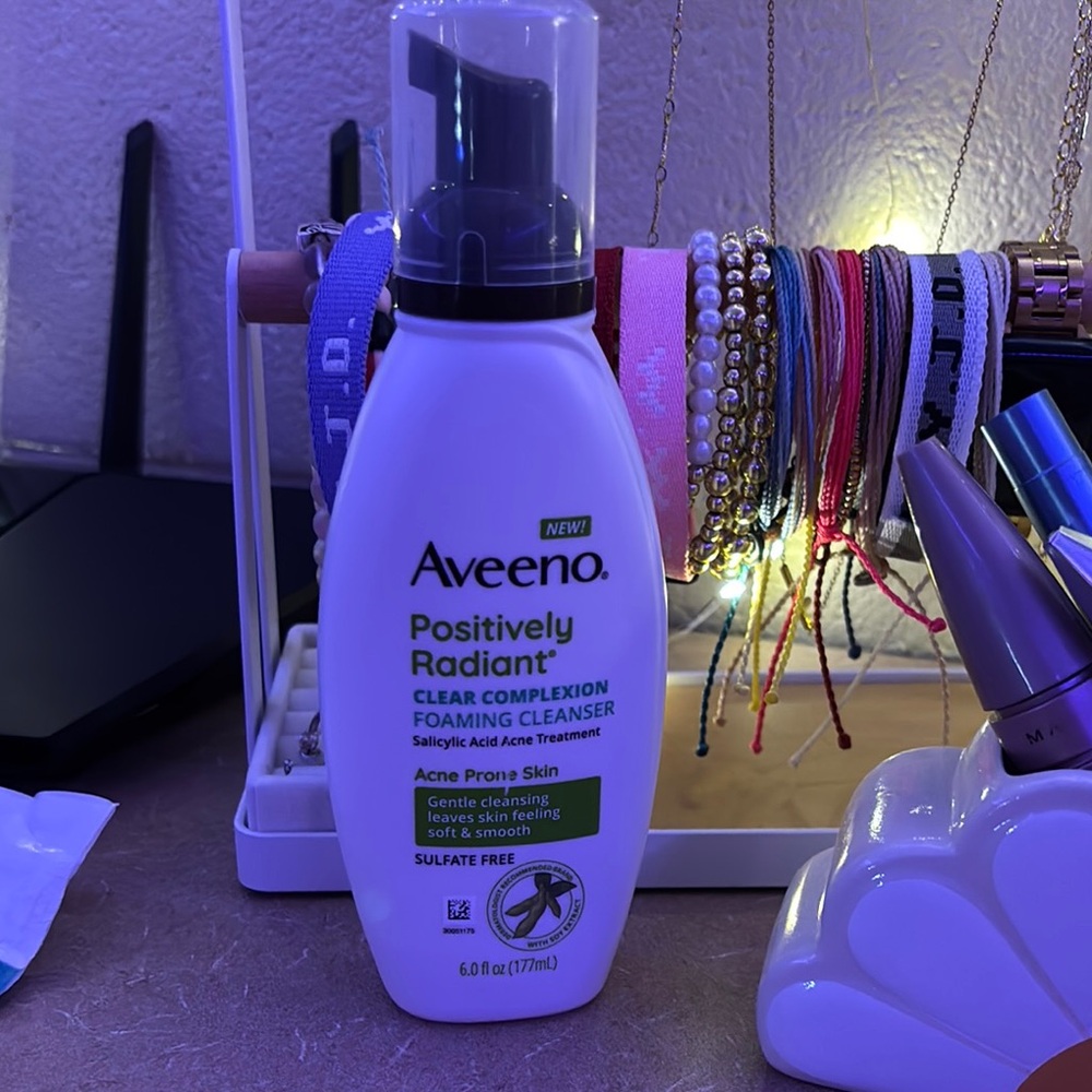 Positively Radiant Foaming Cleanser - White